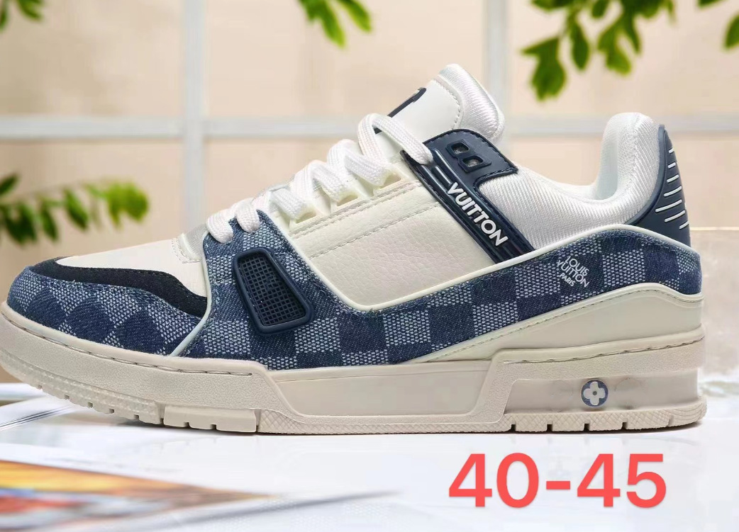 ロバブランドの白と青のチェック柄