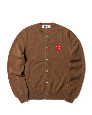 カラメルの丸い襟の女性のタイプ