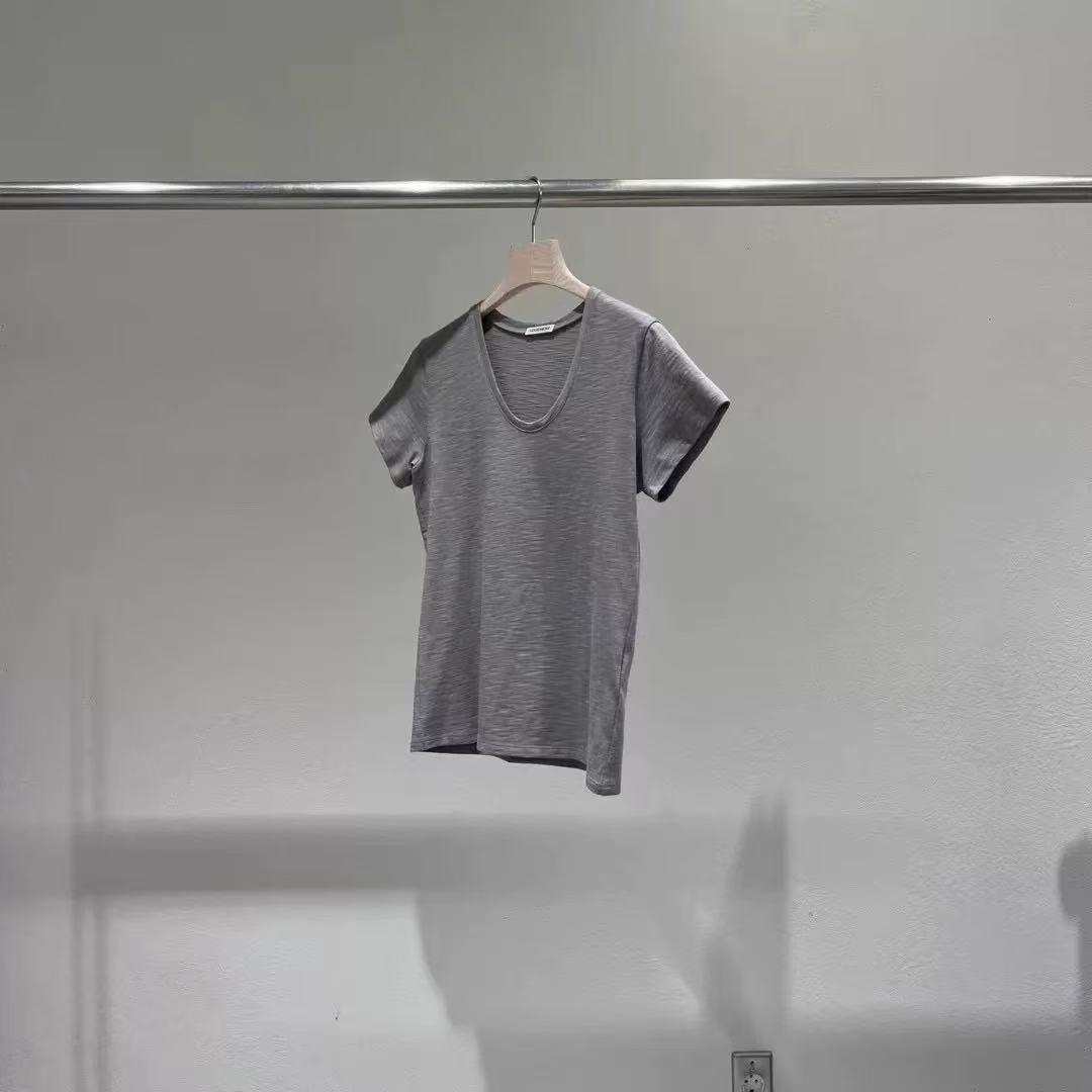 灰緑色