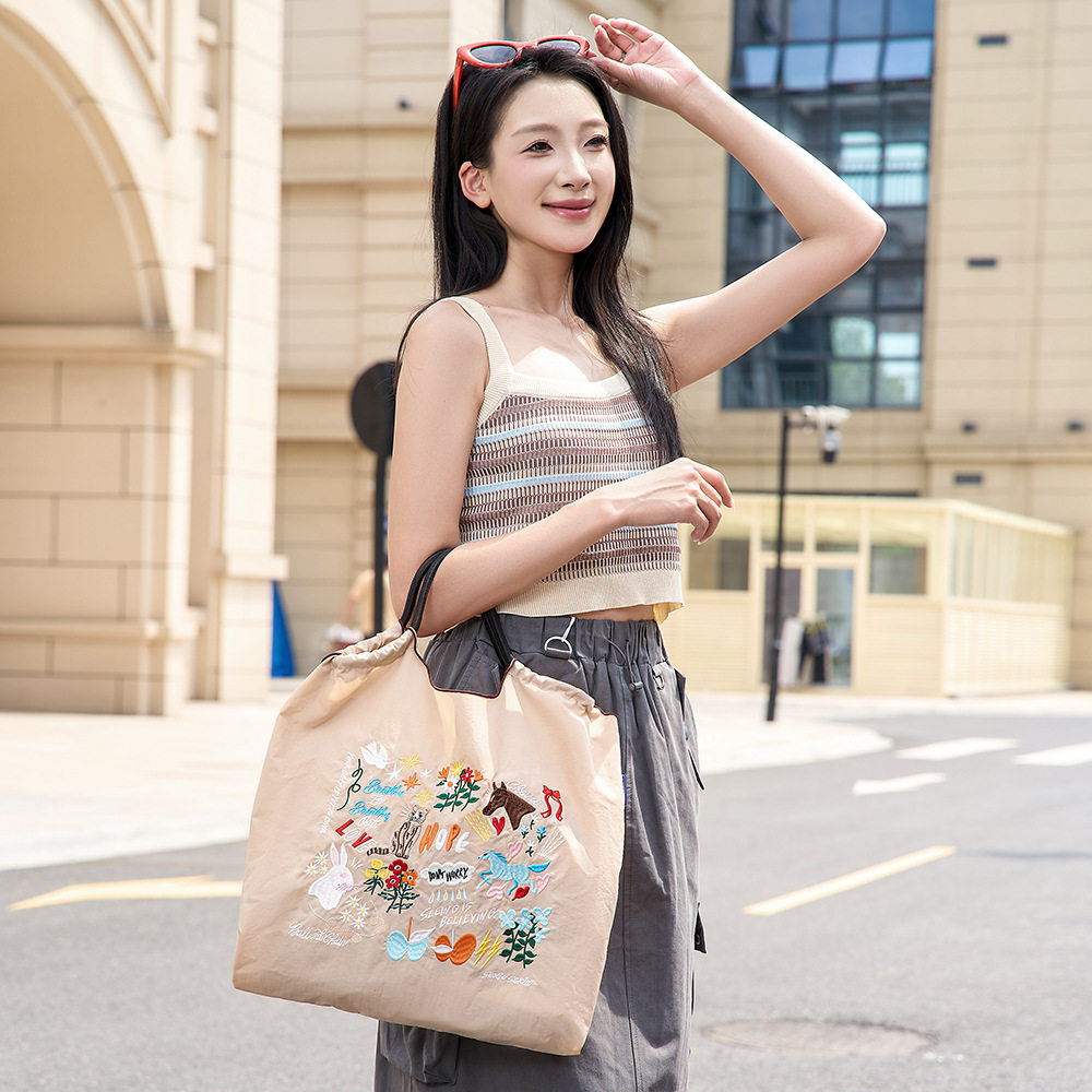 スプリングベージュ（ショルダーストラップを除く）