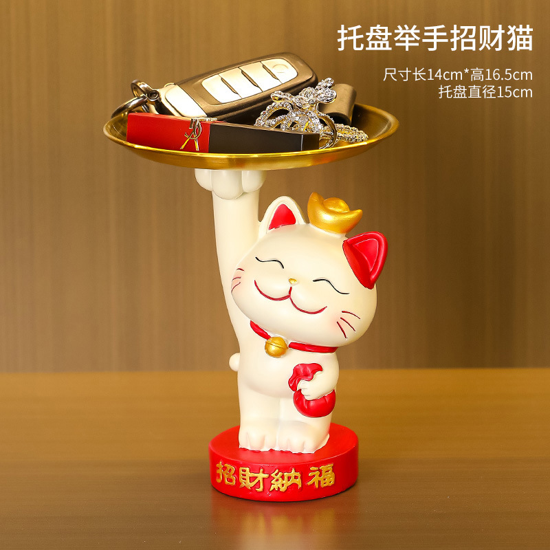 トレーに手をあげて招き猫