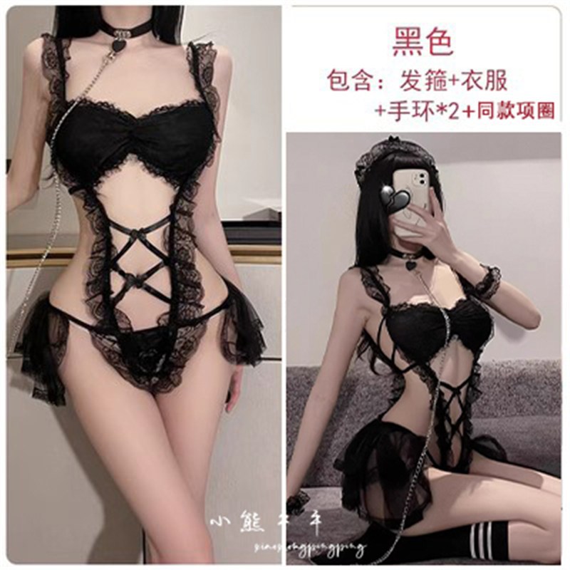 黒のスーツ+お揃いの首輪