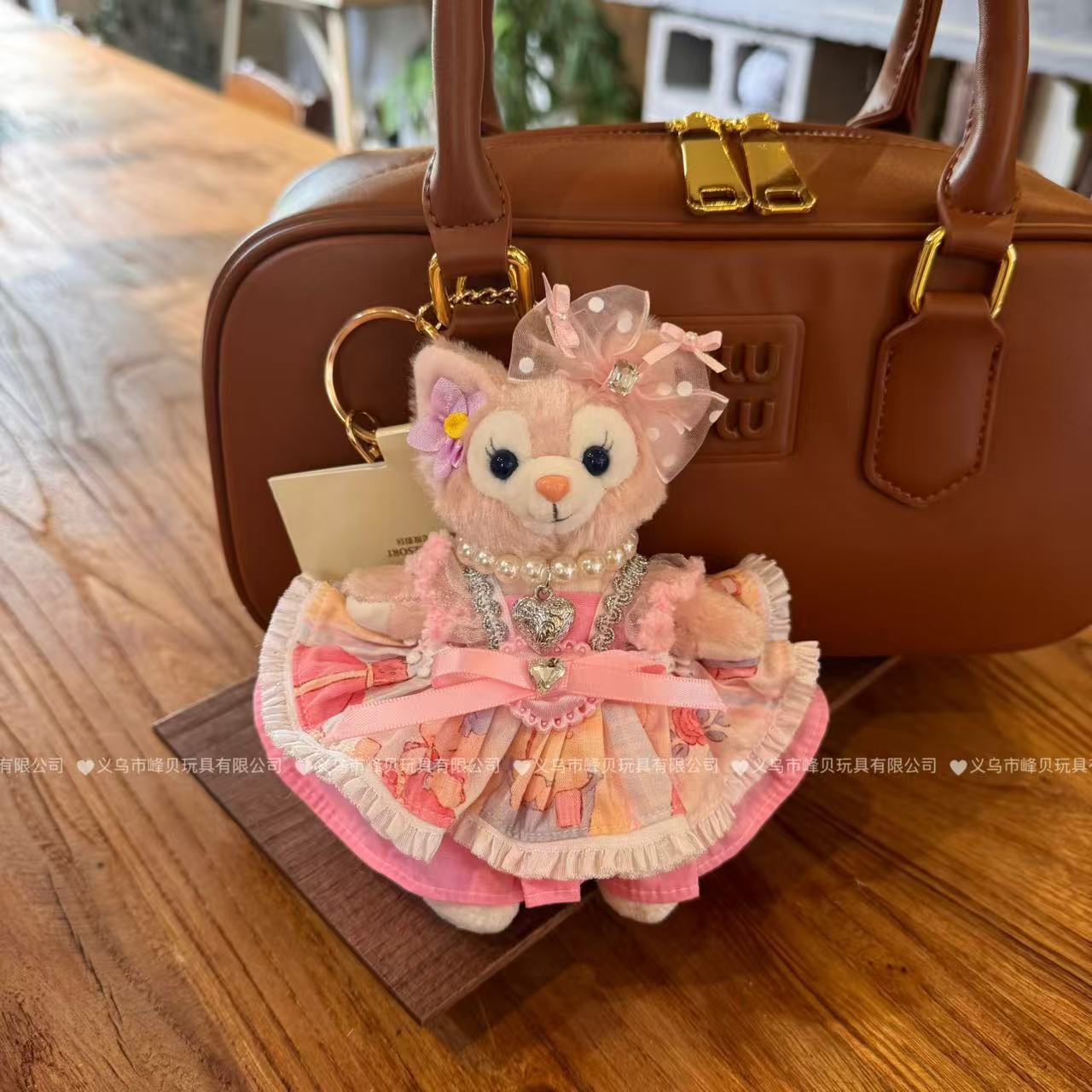 ピンクと白のコントラストのリボンスカート