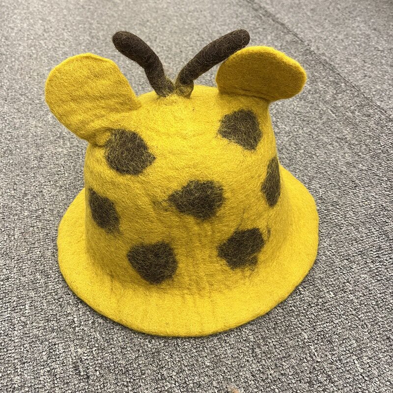 黄色い鹿の帽子