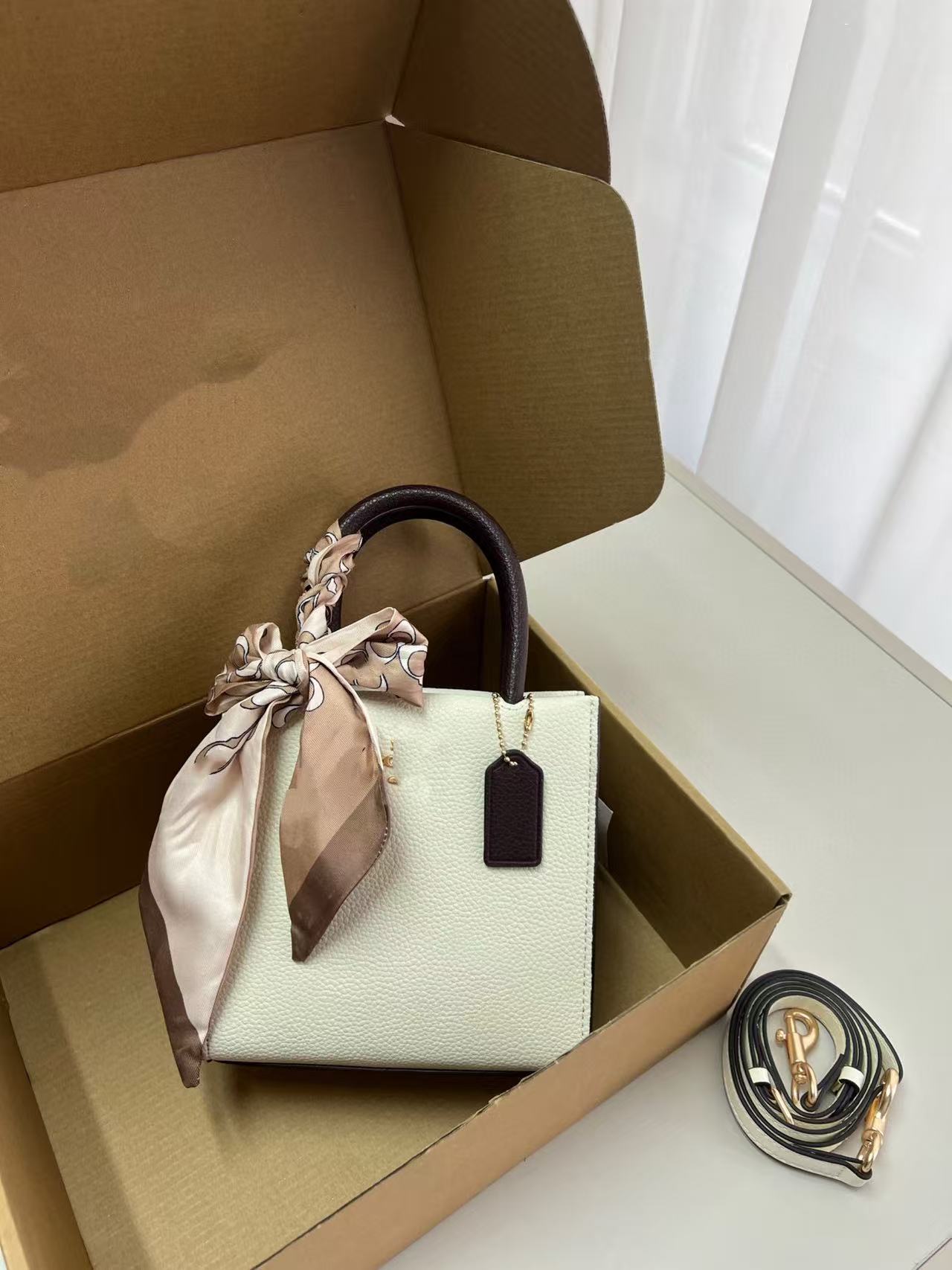 ホワイト（ギフトボックス付き）