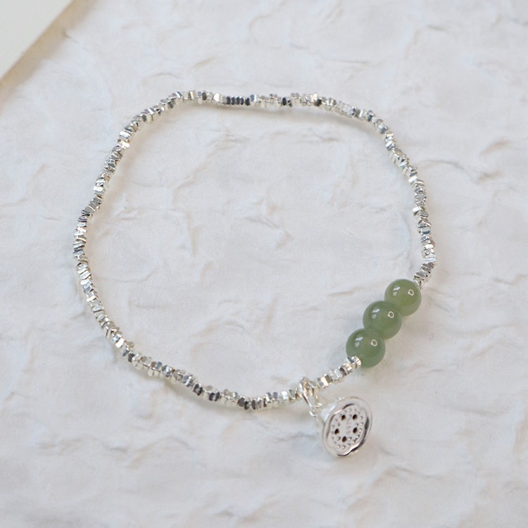 壊れた銀河天翡翠蓮のブレスレット