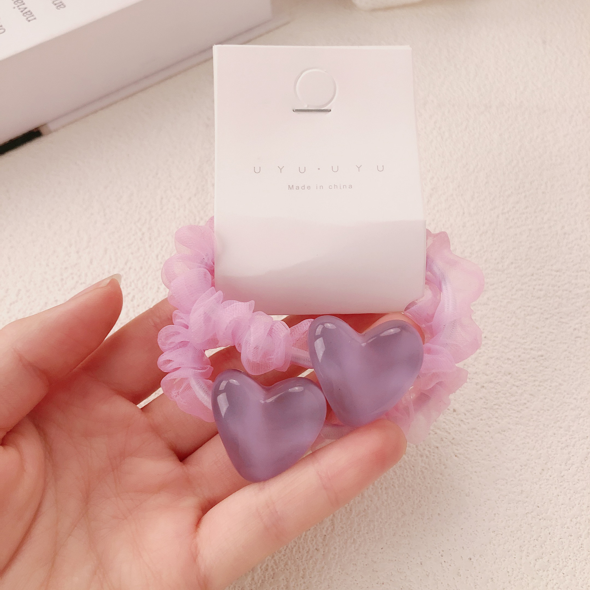 アネモネの紫のシュシュのペア