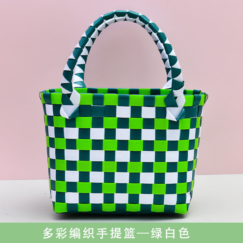 緑と白のバスケットのみ