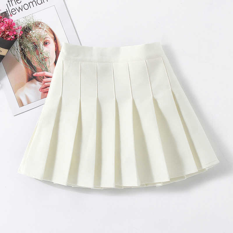 真っ白なスカート