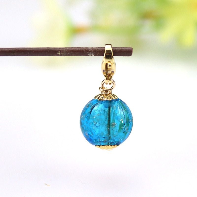 ライトブルー発光エッセンシャルオイルビーズペンダント（ロブスタークラスプ）