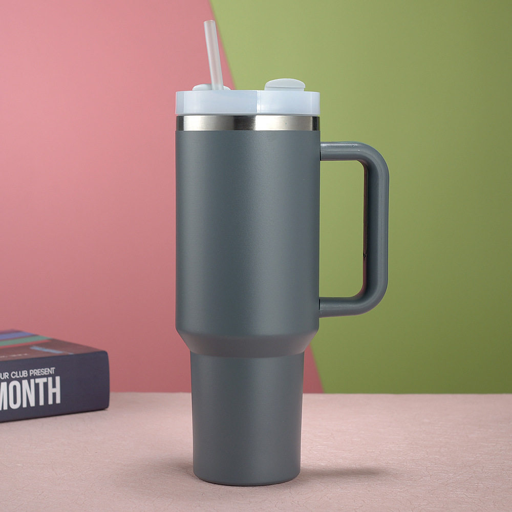 チャコールグレー