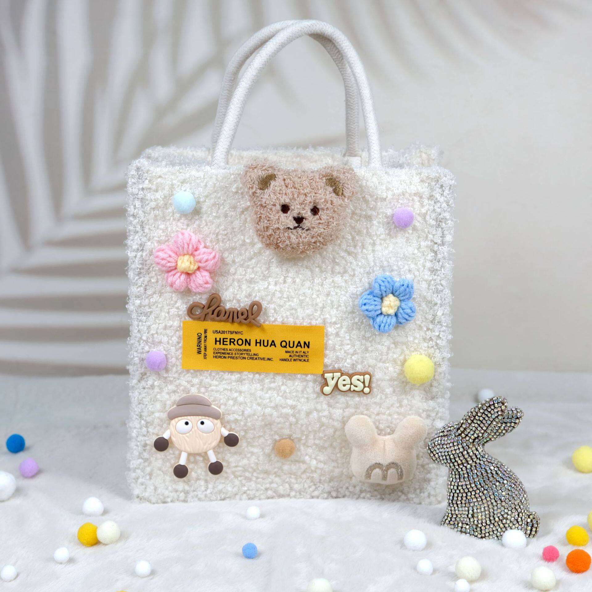 白（材料キット一式、グルーガン用スティック付き）※実物と写真の色味が異なる場合がございます。気になる方はご遠慮ください。