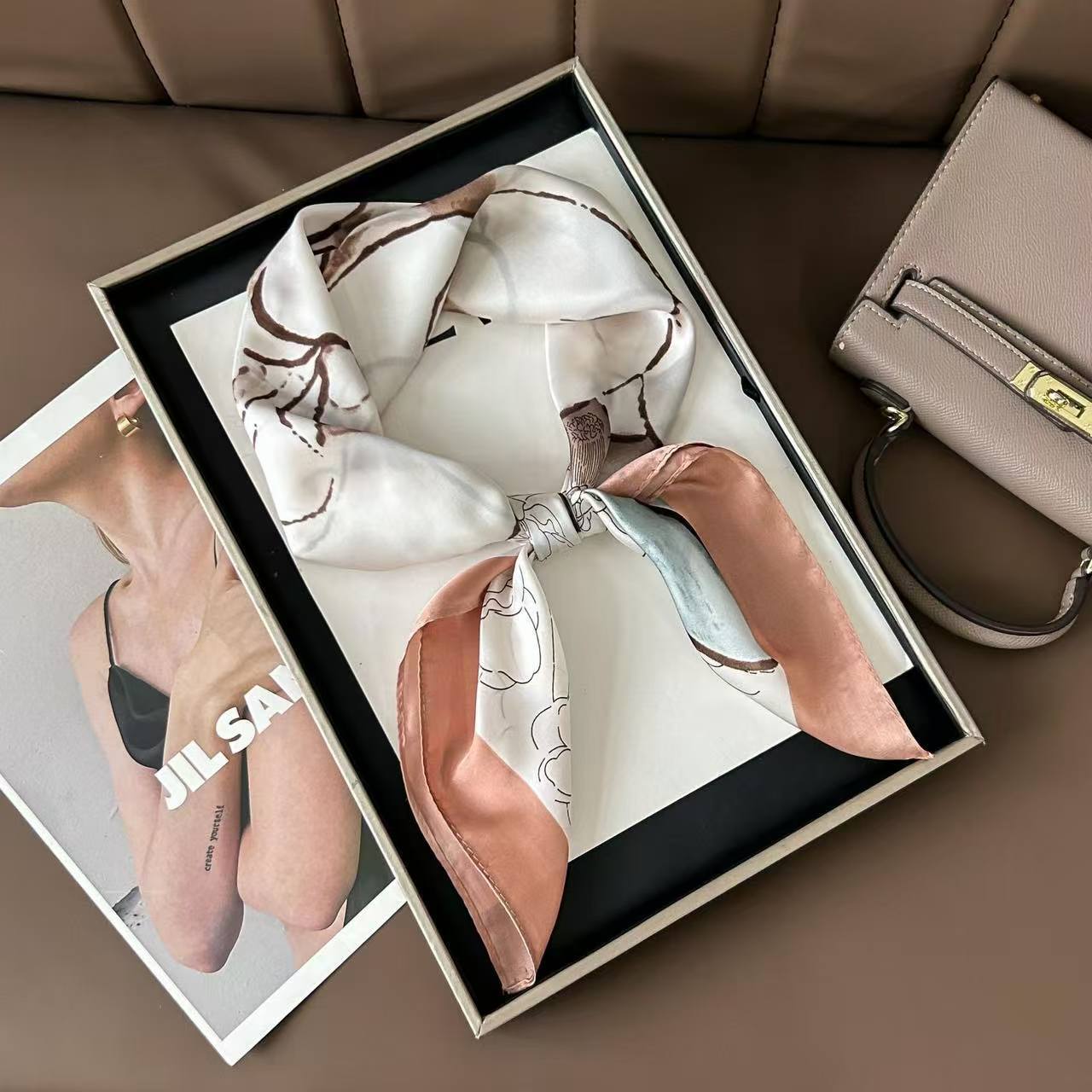 ピンクエッジの椿