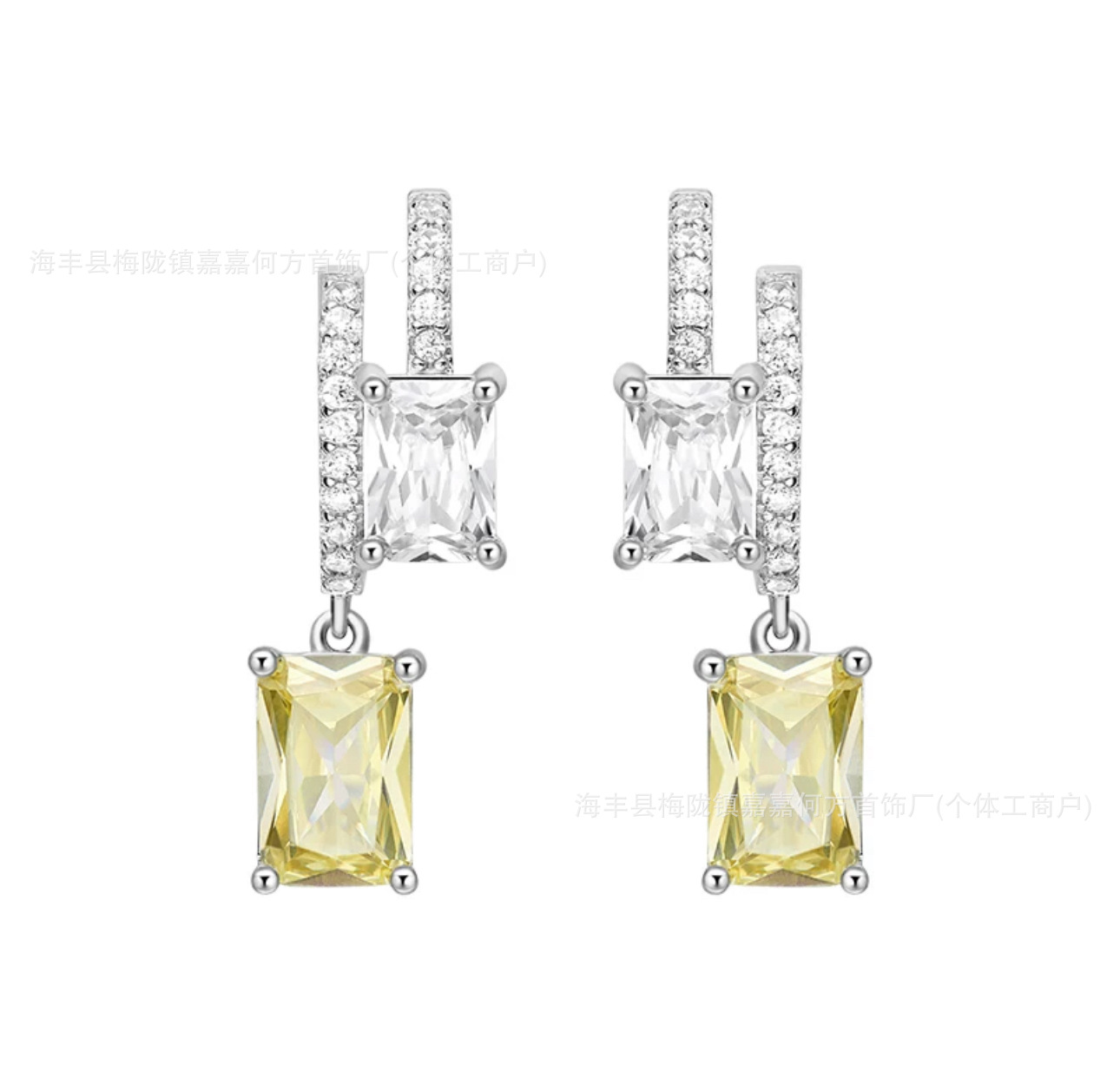 金色のシュガーキューブイヤリング