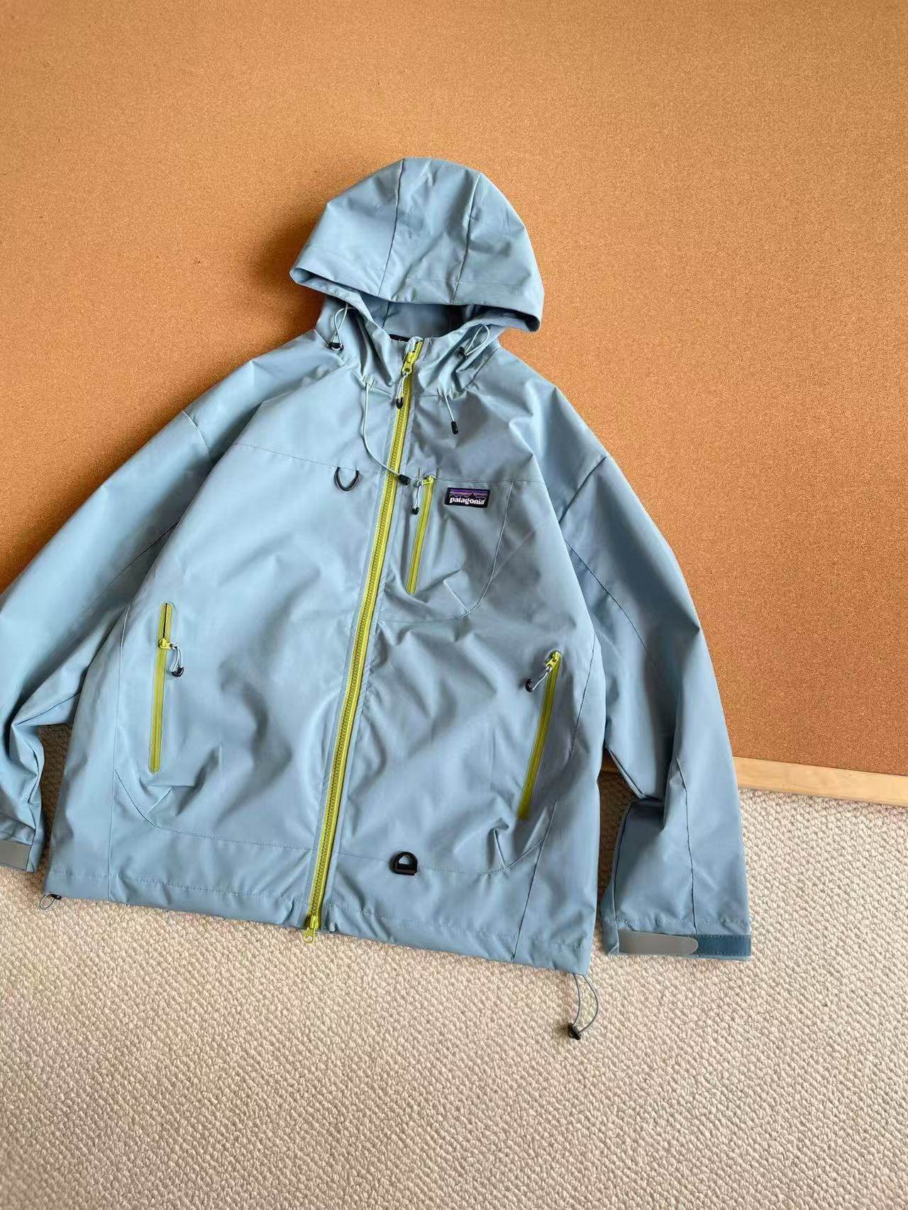 マスタードグレー