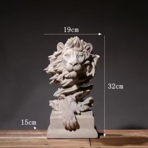 獅子の頭の置物の砂の色