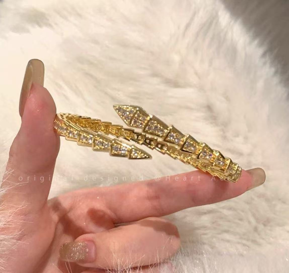 フルダイヤモンドゴールドスネークボーンブレスレット