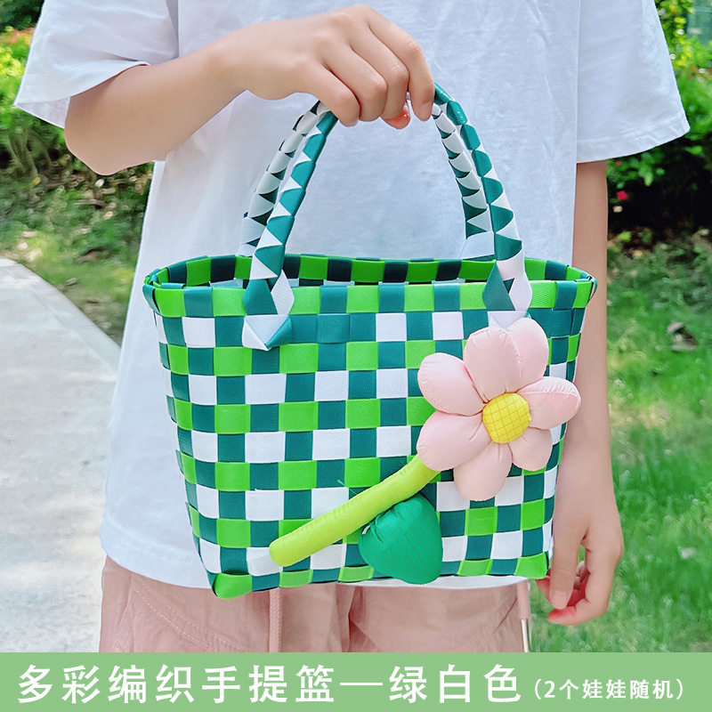 緑と白の2つの人形 (ランダム) 、1つのバスケットのランダム2つの人形