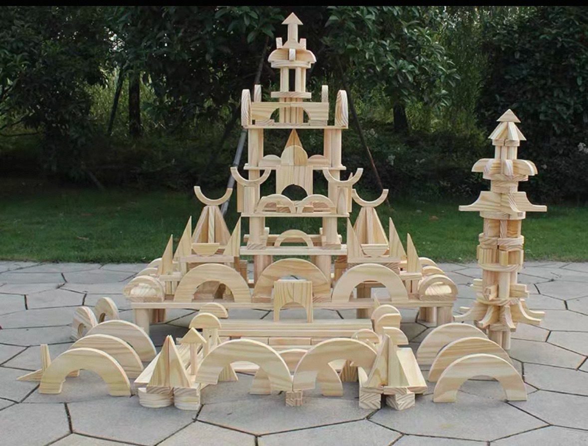 398個の大きなパイン材積み木(厚さ3cm)