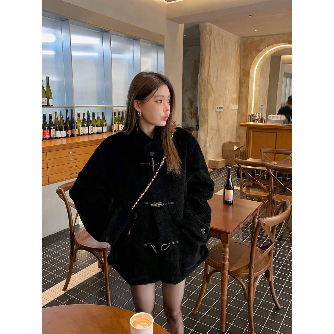 黒のショートスタイル