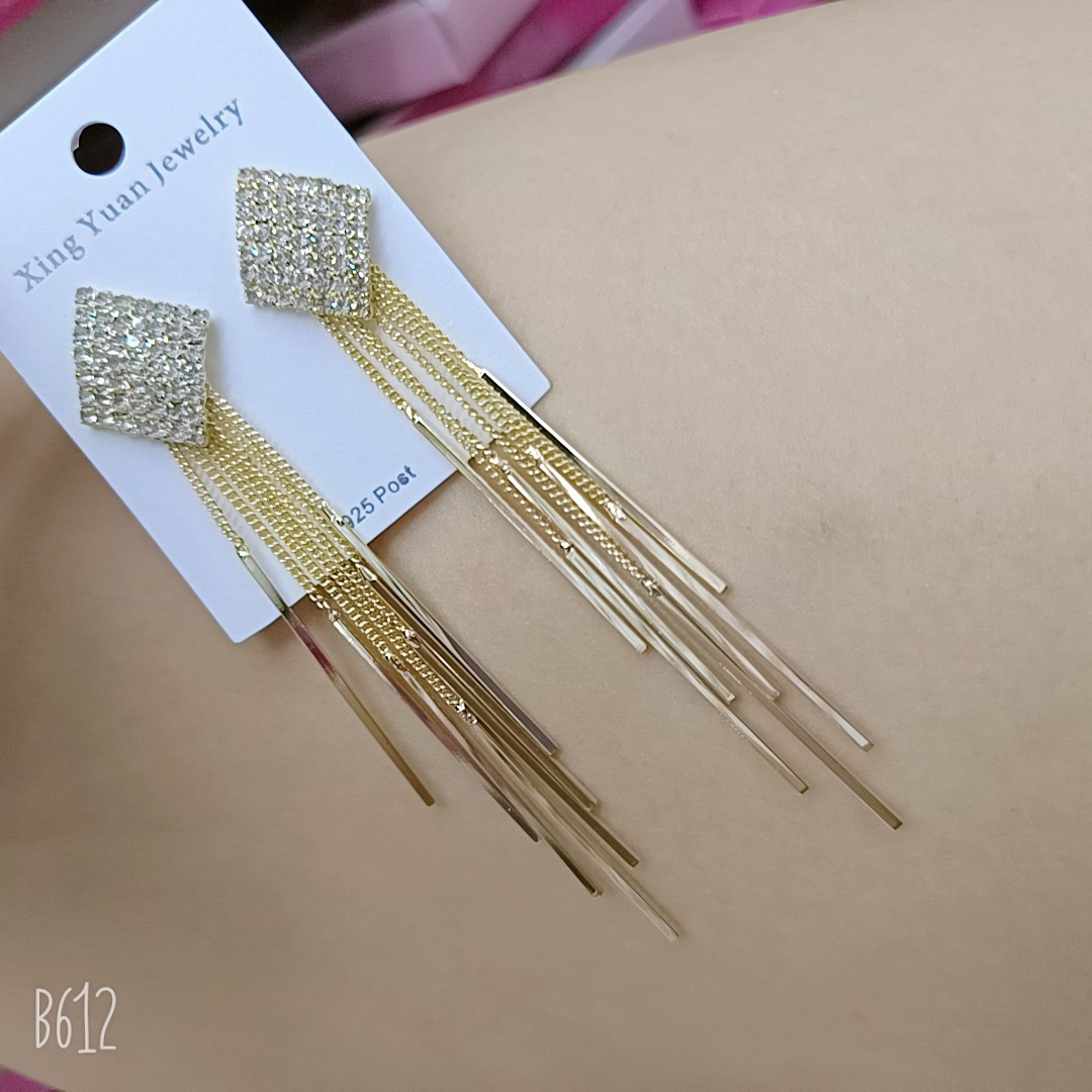 ひし形のフルドリルのフリンジの大きいサイズの金色
