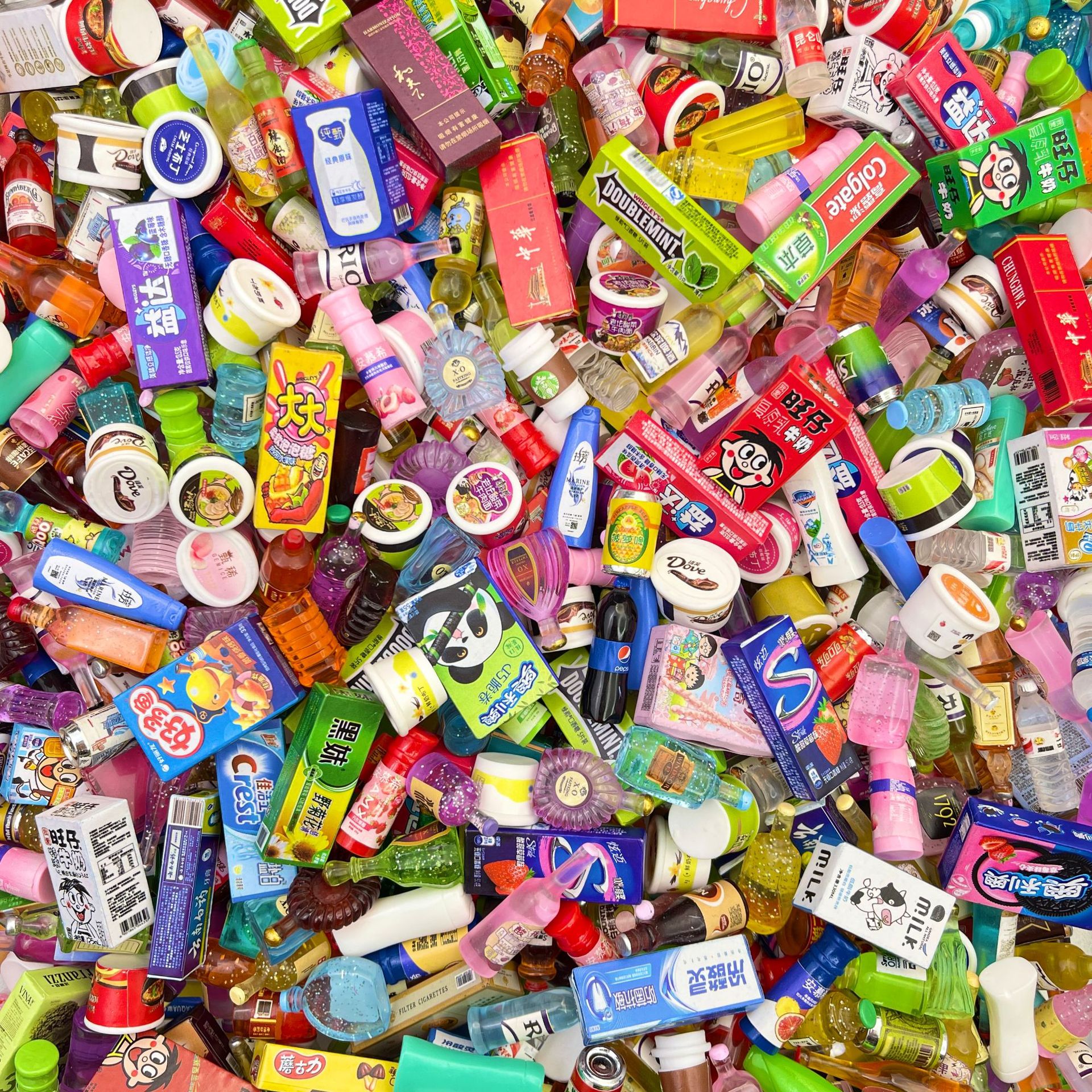 小さい酒の瓶の商超は混合して単一に入ります。