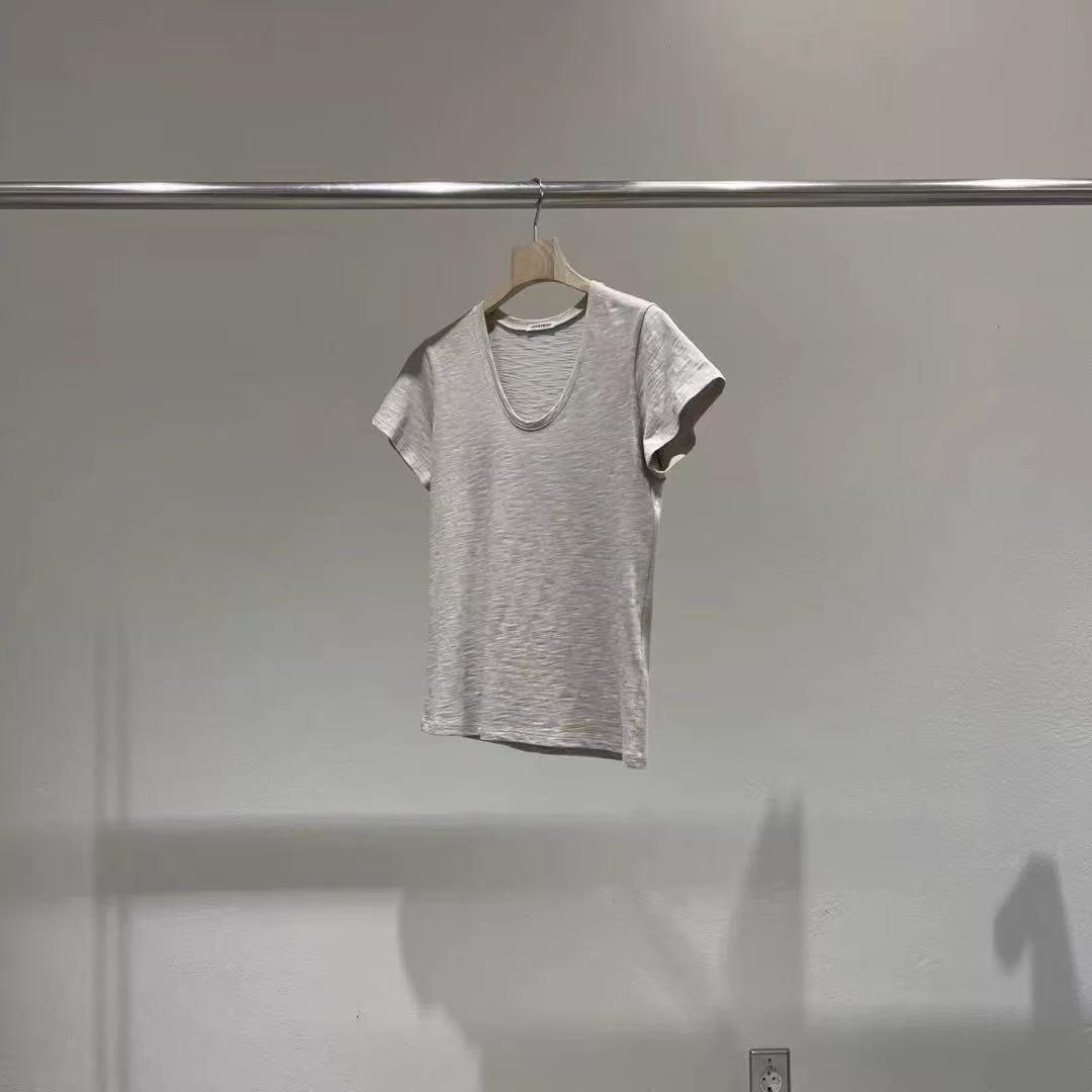 ベージュ