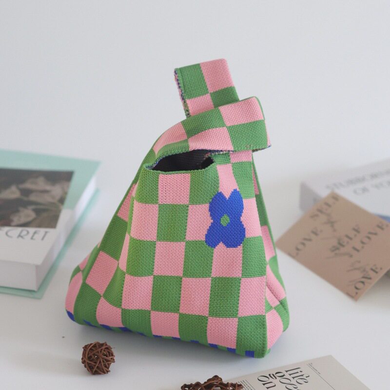 ピンクと緑の市松模様の花