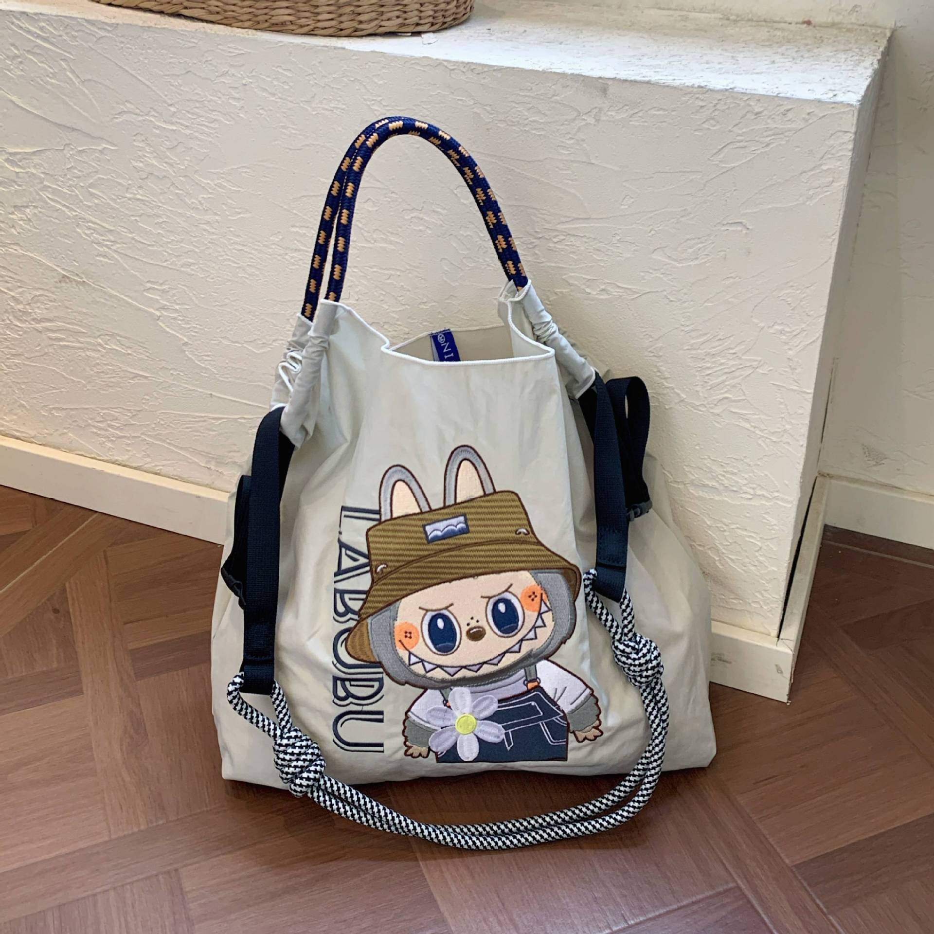 浅灰渔夫帽拉布布+黑色肩带