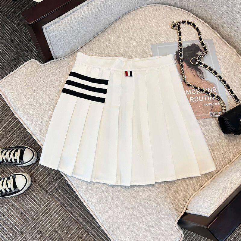 白[3本のバーと黒のスラッシュ]