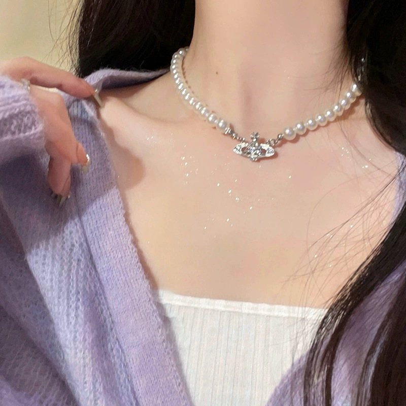 サターンパールネックレスネック