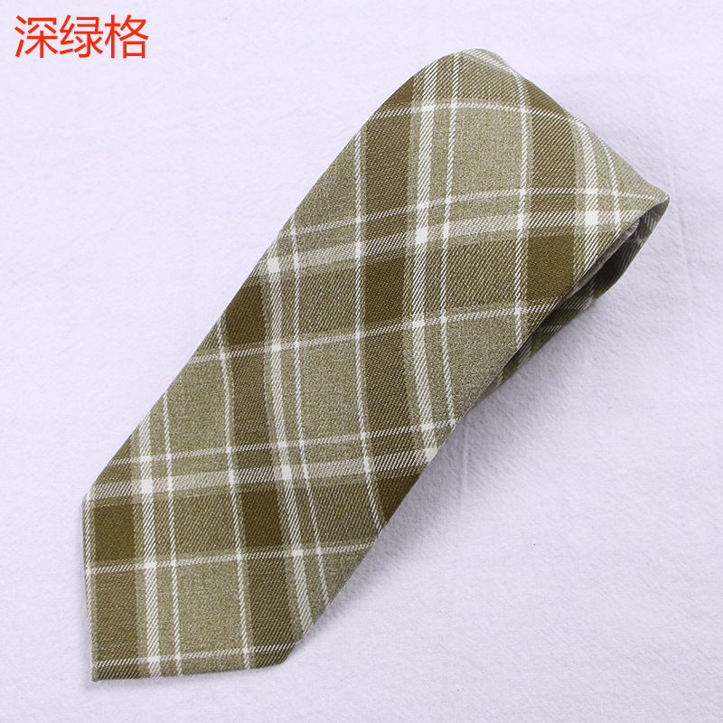 グリーンネクタイ (d)