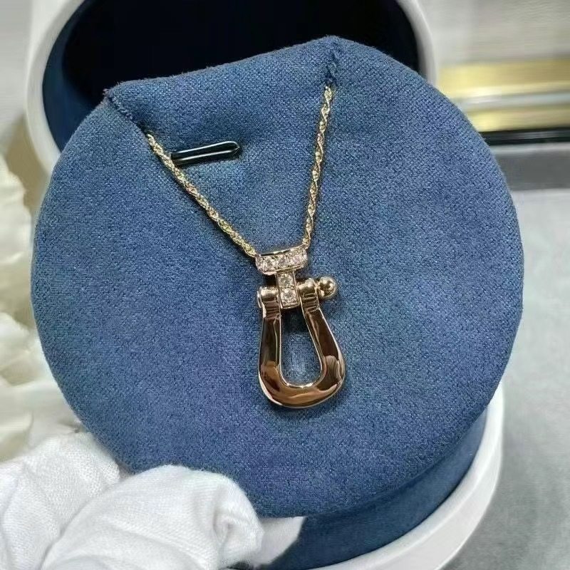 ローズゴールド ラージ バーチカル ハーフ ダイヤモンド ネックレス