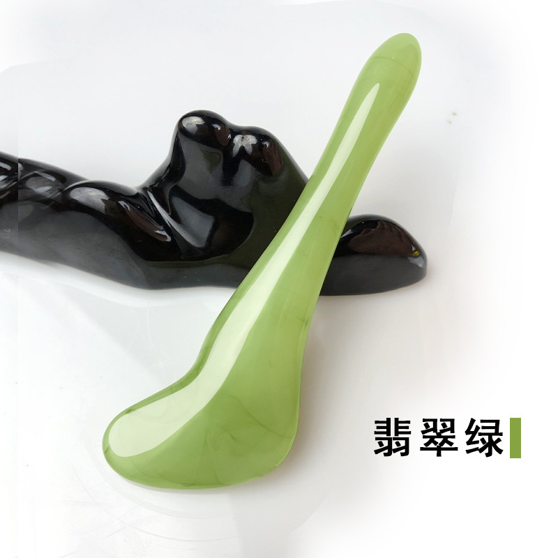 エメラルドグリーン