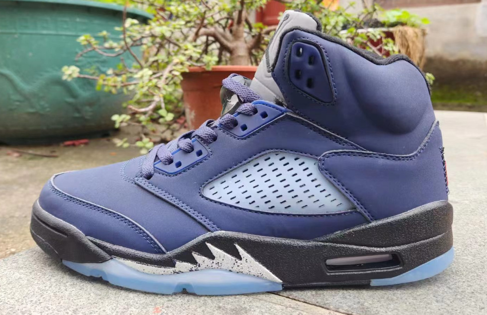 ミッドナイトネイビーブルー