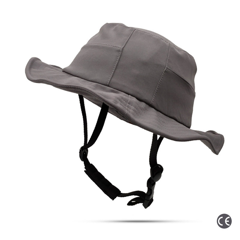 グレーのバケットハット