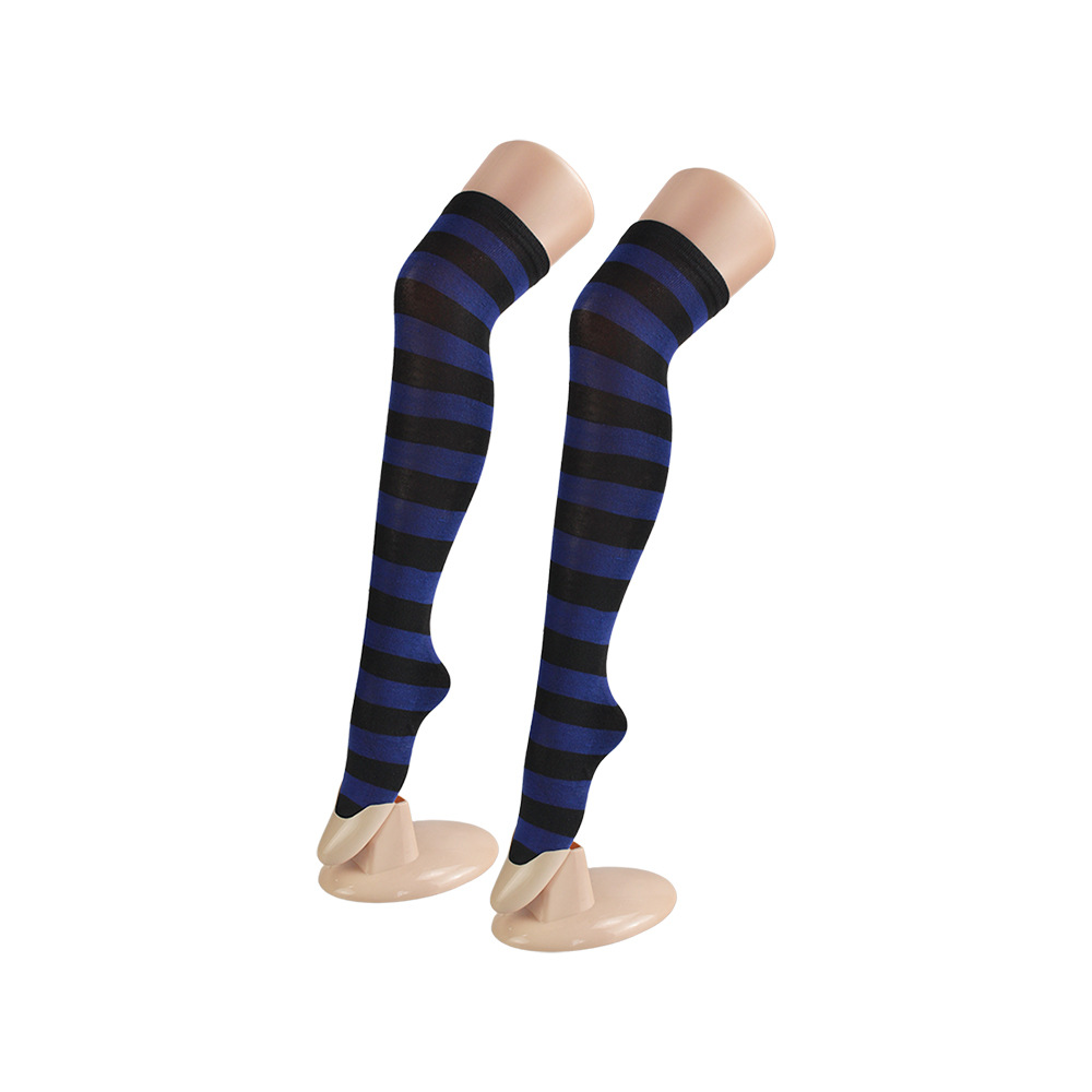青い黒い膝の靴下