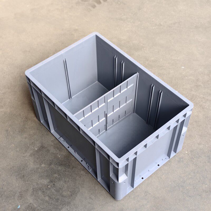 ダークグレーの2番目のグリッド