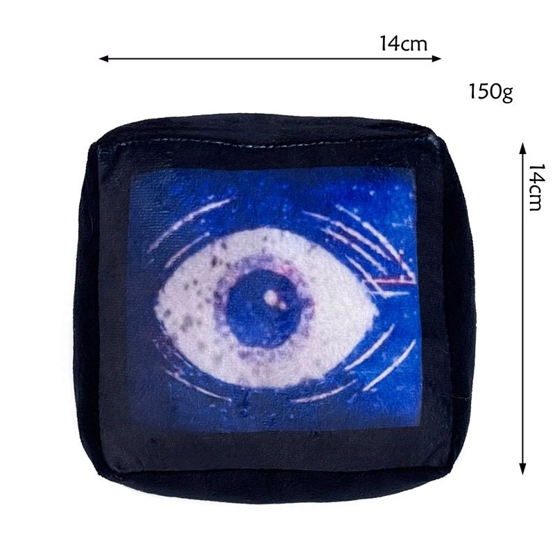 プリントされた片目の黒い四角形