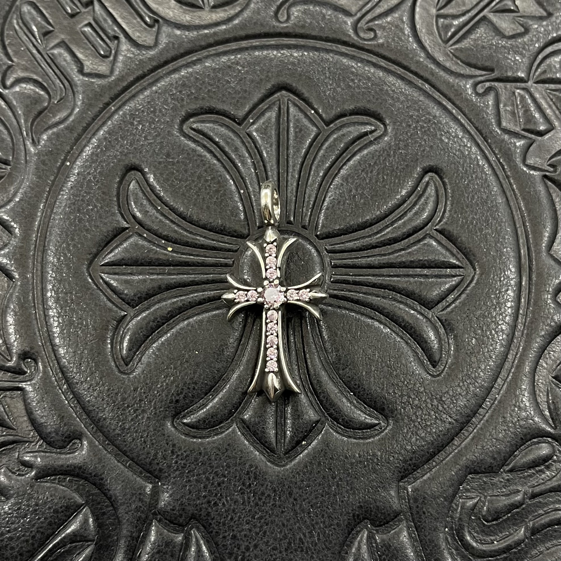 CX085 オールドラージクロス ライトピンク(約33×16.5mm) ダイヤモンド