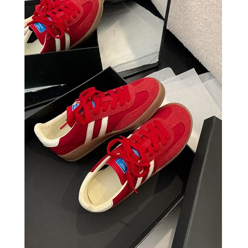 レッド[内側に3本のストライプが追加]