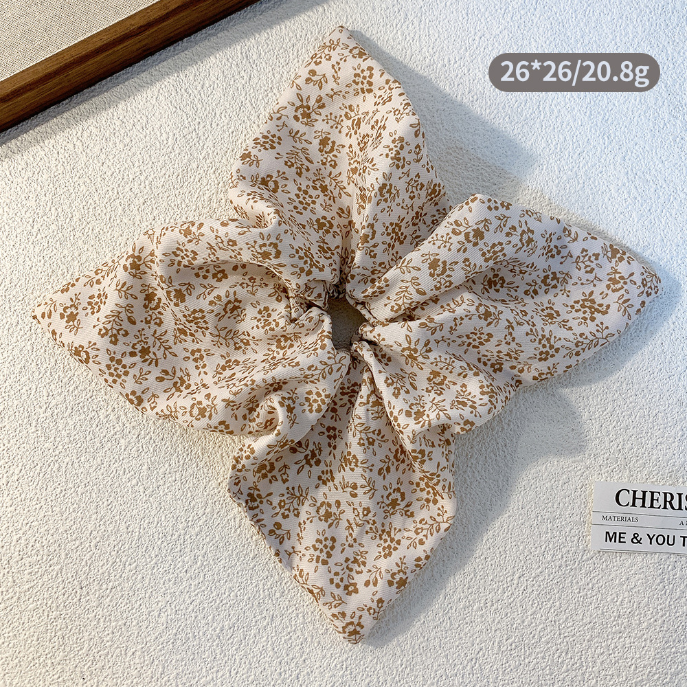 茶色のカエデの葉