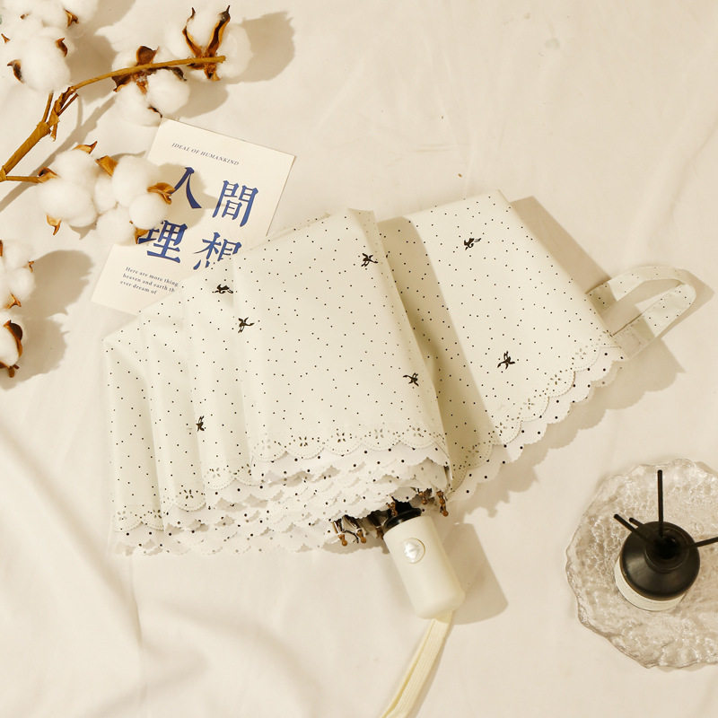 自動アップグレードされた小さなレースのオフホワイト