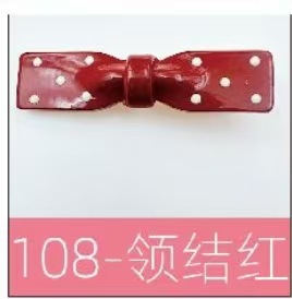 赤い長い蝶ネクタイ