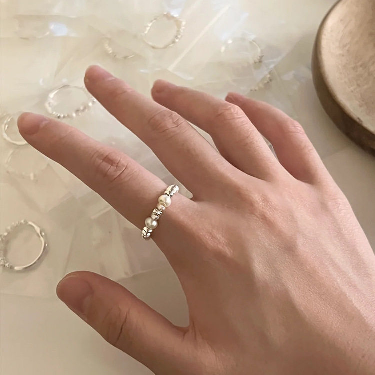 銀の真珠の指輪は真金をめっきします。