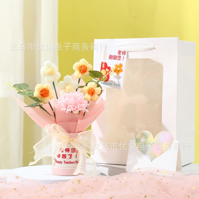 カーネーション抱きバケツ花-イエローホワイトギフトバッグ愛ハートグリーティングカードタグ