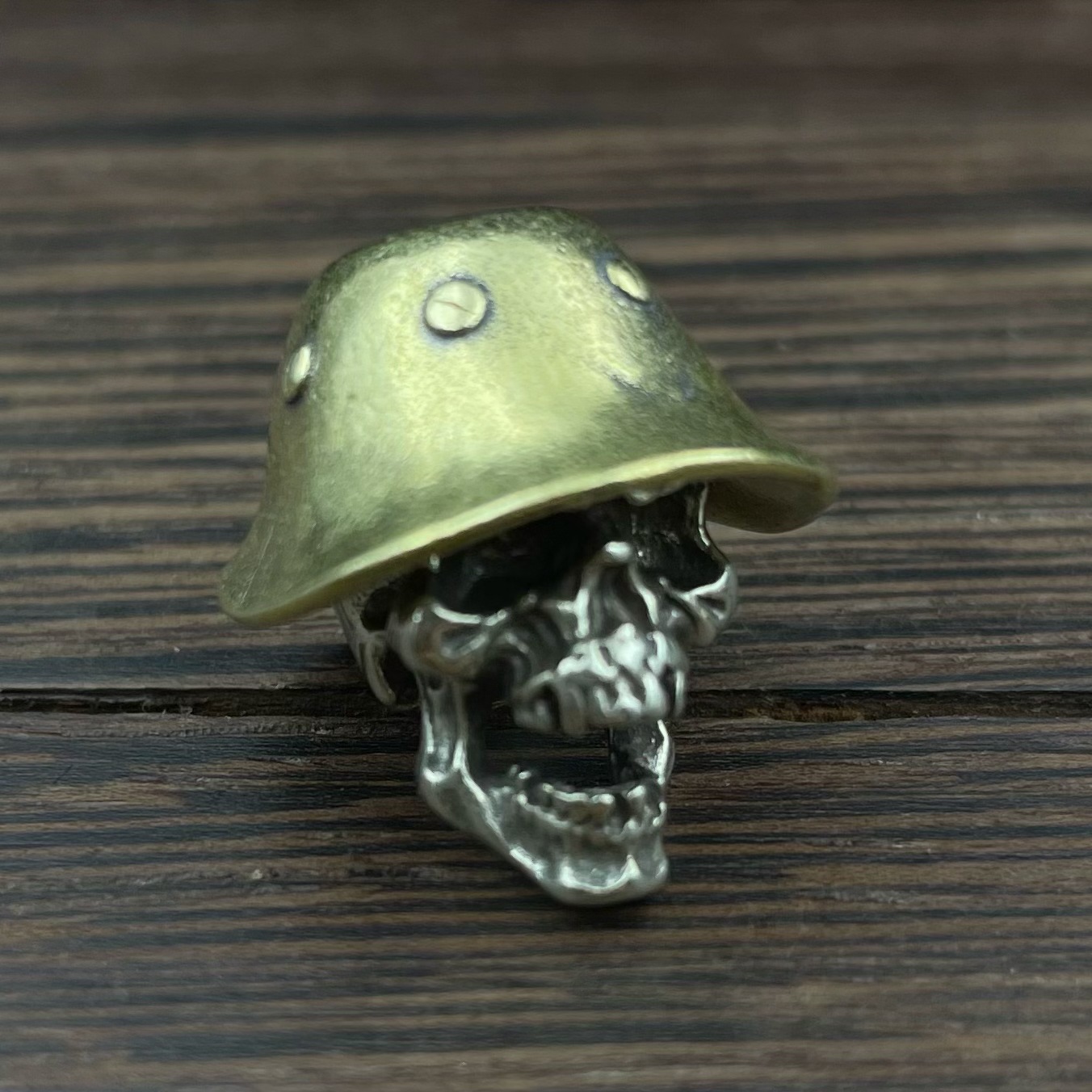 真鍮の帽子 + 白銅の頭蓋骨の兵士