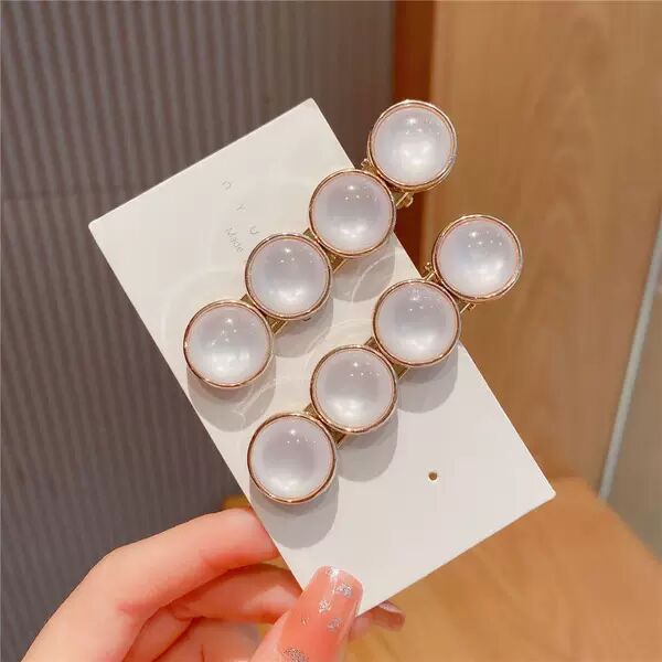 猫の目玉が並んでいる