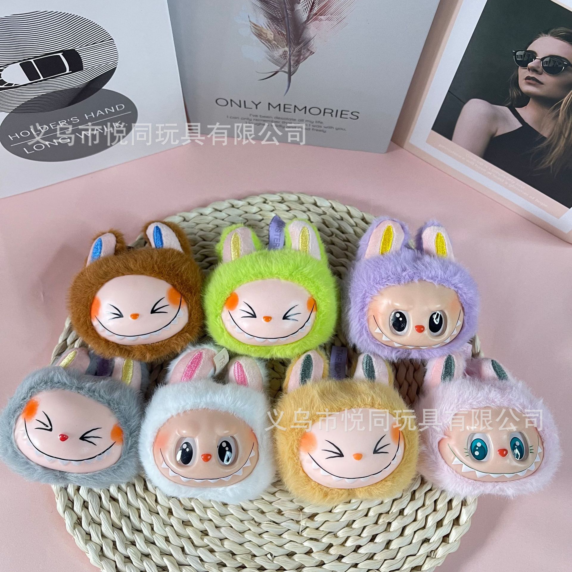 ランダムな色のラブブヘッド