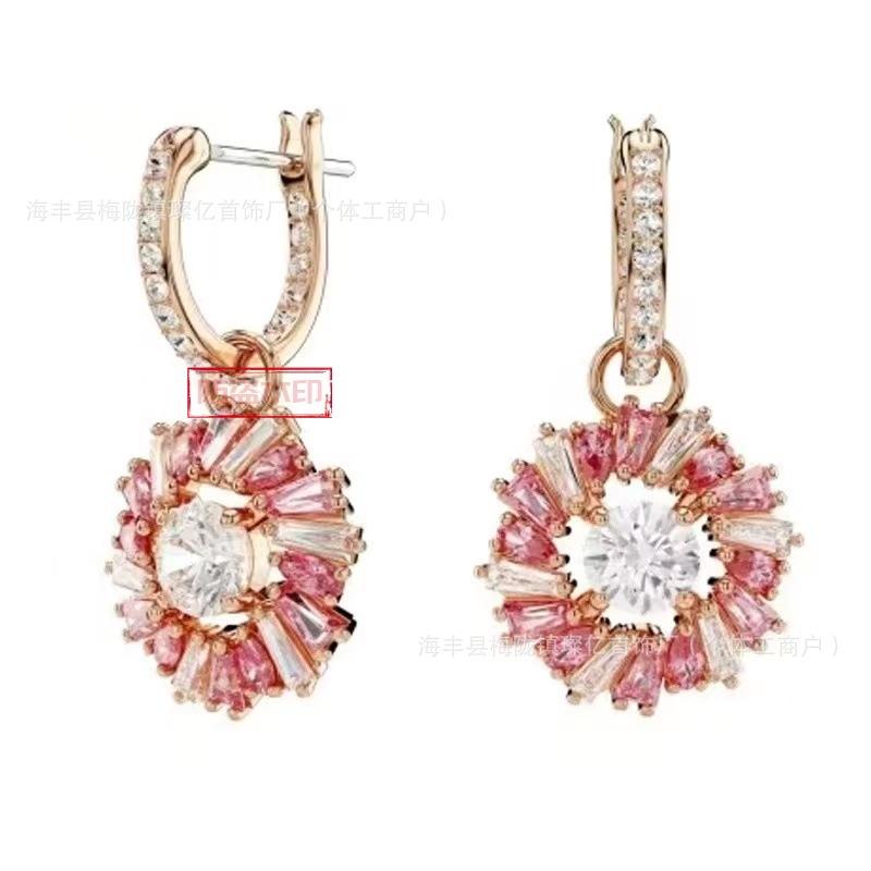 ピンクの花のイヤリング